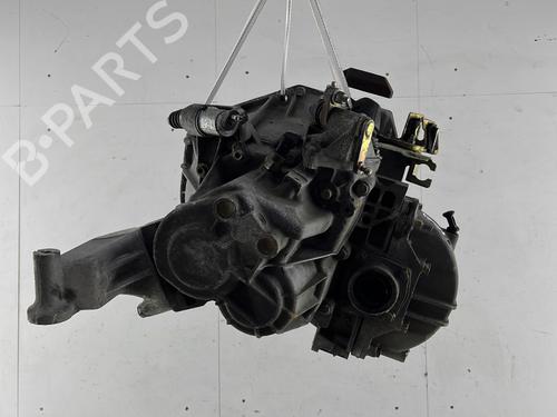 Używane Skrzynia biegów Skrzynia biegów ALFA ROMEO 147 (937_) 1.9 JTDM 8V (937.AXD1A, 937.AXU1A, 937.BXU1A) (120 hp) 33828075 33828075