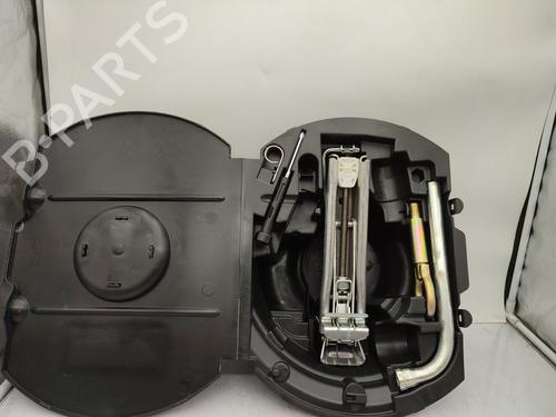 Used Jack Kit VW POLO IV (9N_, 9A_) 1.4 TDI (70 hp) 26604153