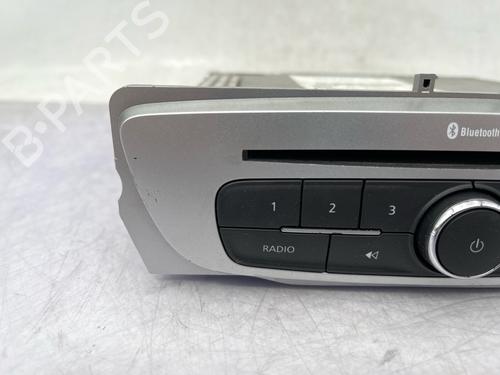 radio-renault-megane-iii-hatchback-bz01_-b3_-2008-36372541 main image