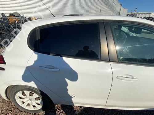 Dør højre bagtil Dør højre bagtil PEUGEOT 208 I (CA_, CC_) 1.0 VTi (68 hp) 37587217 37587217