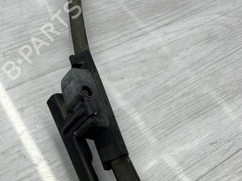 Used Front windshield wiper arm VW GOLF V (1K1) 1.9 TDI (105 hp) 23700823