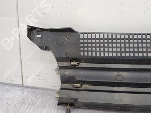 Used Grille VW GOLF IV (1J1) 1.4 16V (75 hp) 23710794