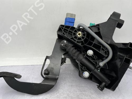 Clutch pedal RENAULT TRAFIC III Van (FG_) 1.6 dCi 95 (FGMJ, FGMR) | BP23681105I13 