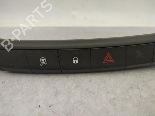 warning-switch-fiat-tipo-hatchback-356_-357_-2016-26326718 main image