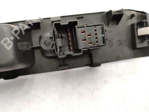 Used Right front window switch NISSAN X-TRAIL II (T31) 2.0 dCi 4x4 (173 hp) 23722345