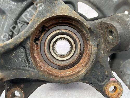 Used Right front steering knuckle Right front steering knuckle TOYOTA YARIS (_P13_) 1.0 (KSP130_, KSP130) (69 hp) 32317069 32317069