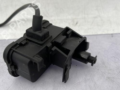 Used Fuel door actuator Fuel door actuator VW GOLF VII (5G1, BQ1, BE1, BE2) 1.2 TSI (105 hp) 23758293 23758293