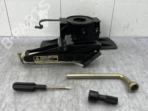 Used Jack Kit Jack Kit FIAT UNO (146_, 158_) 1.0 (146E) (42 hp) 23755284 23755284