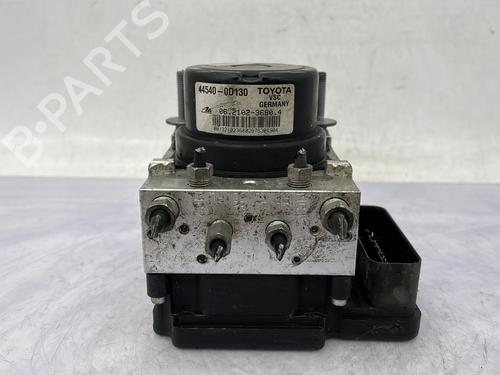 Used ABS pump TOYOTA YARIS (_P13_) 1.0 (KSP130_, KSP130) (69 hp) 30461372