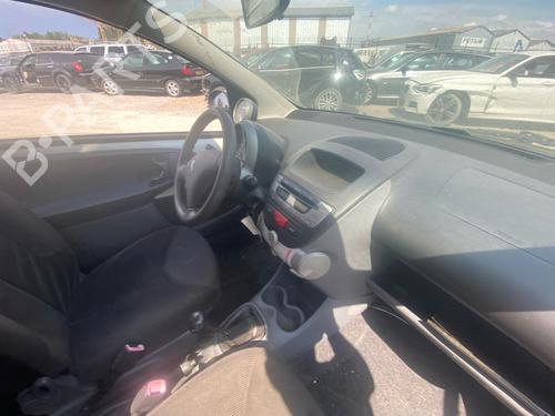 Dashboard Dashboard PEUGEOT 107 (PM_, PN_) 1.4 HDi (54 hp) 37493869 37493869
