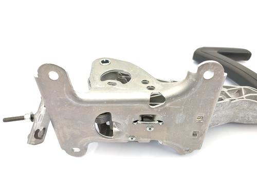 hand-brake-renault-megane-iv-hatchback-b9amn_-2015-23754089 main image