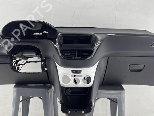 Used Dashboard PEUGEOT 208 I (CA_, CC_) 1.0 VTi (68 hp) 23758614