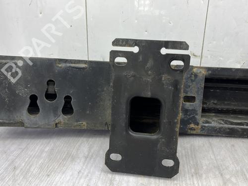 Used Front bumper reinforcement Front bumper reinforcement LAND ROVER DISCOVERY III (L319) 2.7 TD 4x4 (190 hp) 33828045 33828045
