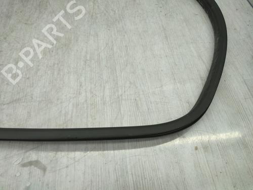 Used Rubber door seal RENAULT MEGANE IV Hatchback (B9A/M/N_) 1.5 dCi 110 (B9A3) (110 hp) 25006479