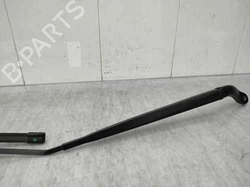 Used Front windshield wiper arm RENAULT MEGANE IV Hatchback (B9A/M/N_) 1.5 Blue dCi 95 (B9A2, B9A6) (95 hp) 23720152