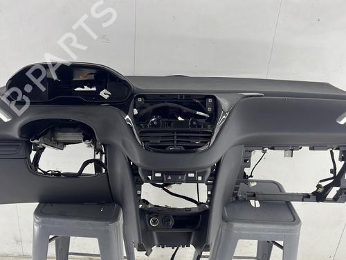 Tableau de bord PEUGEOT 208 I (CA_, CC_) 1.6 HDi (92 hp) 28042595