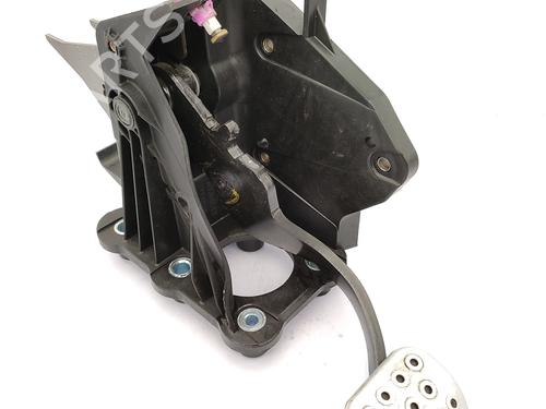 Used Break pedal RENAULT LAGUNA Coupe (DT0/1) 3.0 dCi (DT03) (235 hp) 23757192