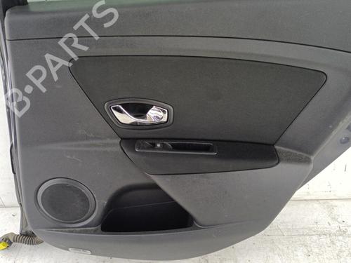 Used Right rear door Right rear door 23719364 23719364