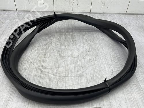 Used Rubber door seal DACIA SANDERO III 1.0 TCe 100 ECO-G (101 hp) 23761427