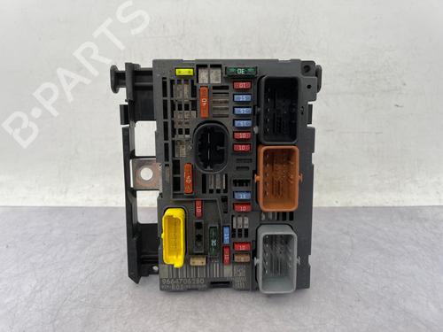 Used Fuse box Fuse box 39538961 39538961