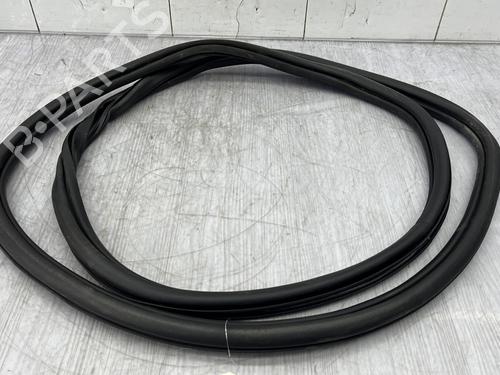 Used Rubber door seal VW POLO VI (AW1, BZ1, AE1) 1.6 TDI (95 hp) 23761310