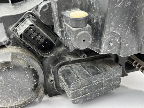 Right headlight VW POLO IV (9N_, 9A_) 1.4 16V | BP28094978C29 
