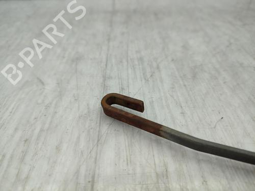 Brazo limpia delantero PEUGEOT 205 II (20A/C) 1.7 Diesel (60 hp) 23703561