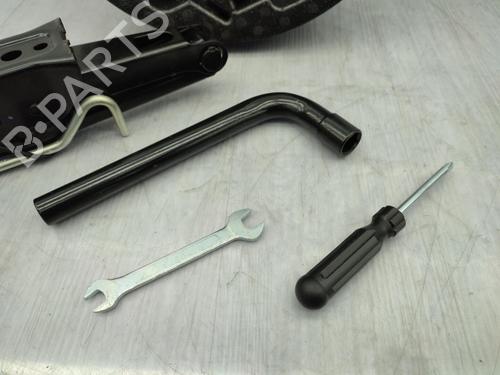 Used Jack Kit RENAULT LATITUDE (L70_) 2.0 dCi 175 (L70Y, L734) (173 hp) 23712002