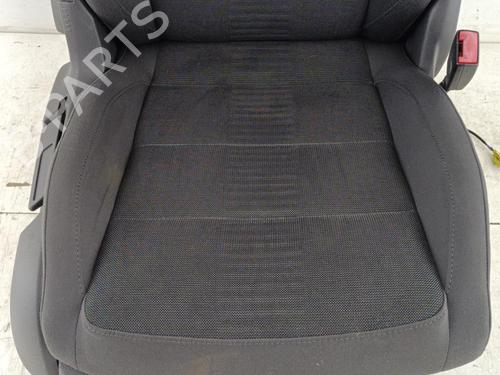 Right front seat VW TOURAN (1T1, 1T2) 2.0 TDI 16V | BP23677679C16 