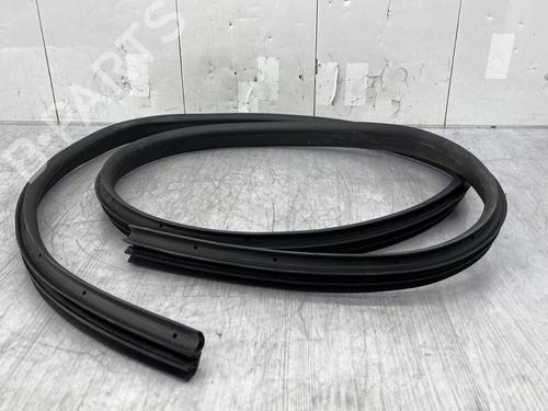 Używane Gumowa uszczelka drzwi FORD C-MAX II (DXA/CB7, DXA/CEU) 1.0 EcoBoost (125 hp) 30046344