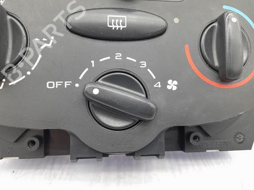 Climate control PEUGEOT 206 Hatchback (2A/C) 1.4 i | BP23675558I5 