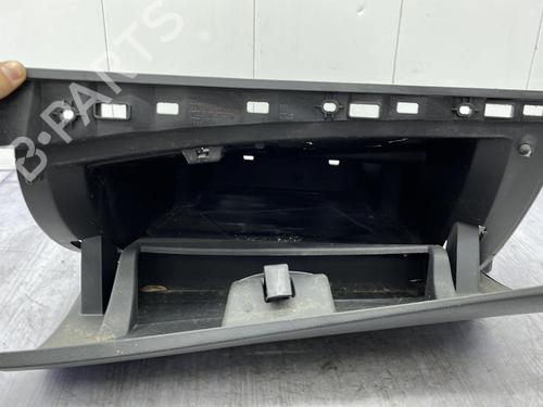 Used Glove box RENAULT MEGANE III Hatchback (BZ0/1_, B3_) 1.5 dCi (BZ0C) (90 hp) 23706543