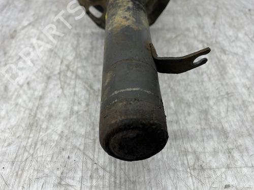 Used Right front shock absorber Right front shock absorber TOYOTA AYGO (_B1_) 1.4 D-4D (WNB10_, WNB10R) (54 hp) 32667470 32667470