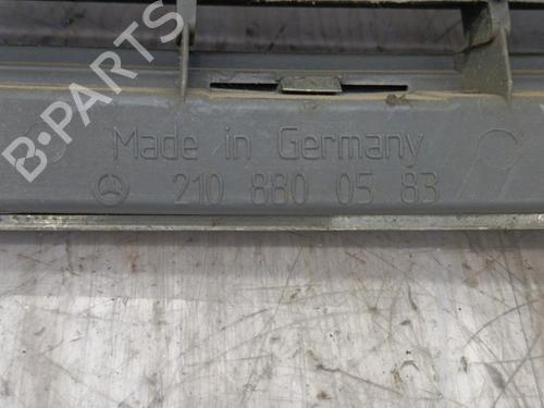 Grill MERCEDES-BENZ E-CLASS (W210) E 300 Turbo-D (210.025) (177 hp) 23675852