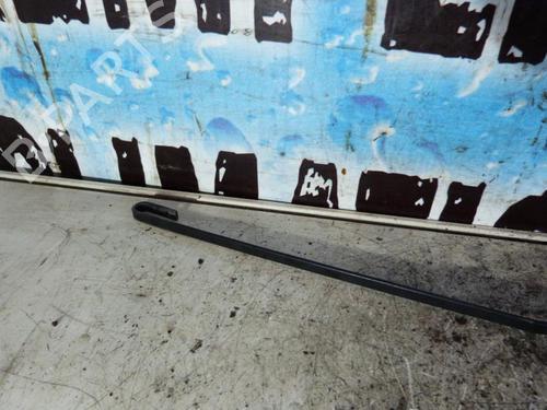 Used Front windshield wiper arm FIAT PANDA (169_) 1.3 D Multijet (169.AXC1A) (70 hp) 23690413