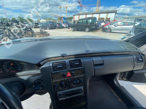 Dashboard MERCEDES-BENZ E-CLASS (W210) E 240 (210.061) | BP36440136C46 - Image 121
