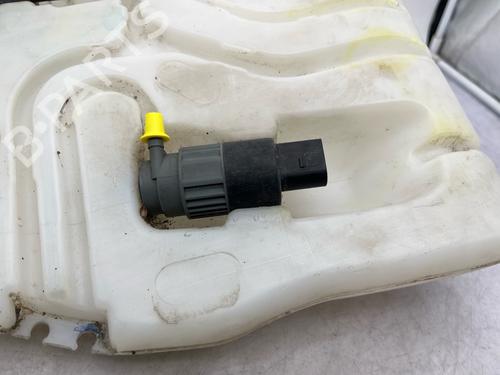 Used Windscreen washer tank Windscreen washer tank 36819233 36819233