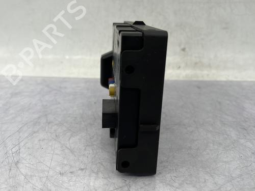 Used Display monitor Display monitor RENAULT CLIO III (BR0/1, CR0/1) 1.5 dCi (C/BR0G, C/BR1G) (68 hp) 31300548 31300548