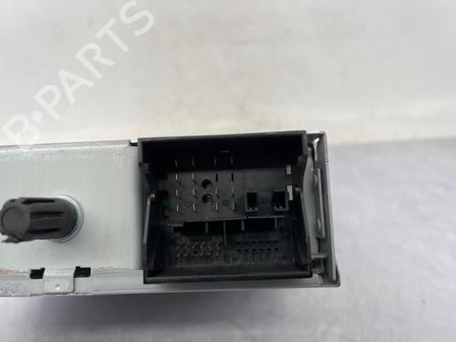 radio-renault-megane-iii-hatchback-bz01_-b3_-2008-36372480 main image