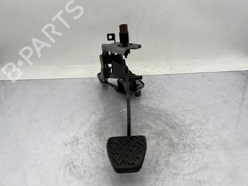 Used Clutch pedal NISSAN JUKE (F15) 1.5 dCi (110 hp) 23753916