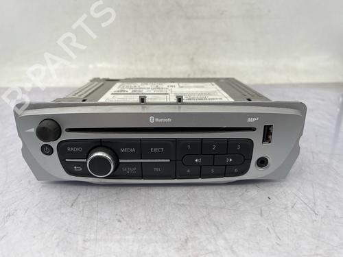 radio-renault-megane-iii-hatchback-bz01_-b3_-2008-36337942 main image