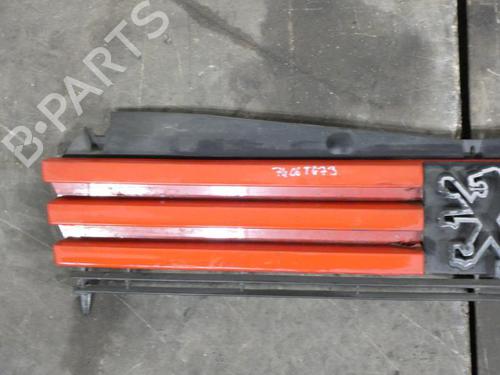 Used Grille Grille PEUGEOT 205 II (20A/C) 1.7 Diesel (60 hp) 23666578 23666578