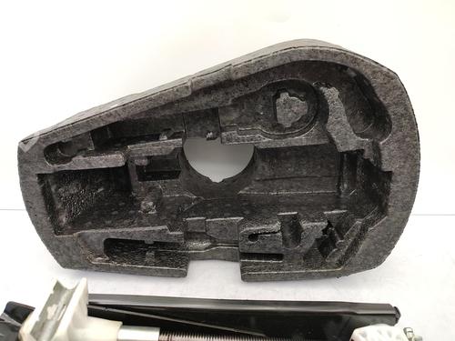 Used Jack Kit VW POLO V (6R1, 6C1) 1.2 (70 hp) 23723106