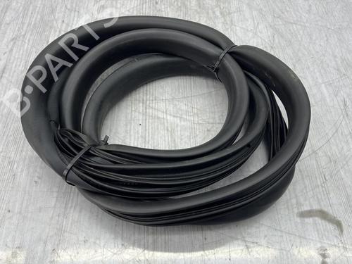 Used Rubber door seal DACIA SANDERO III 1.0 TCe 100 ECO-G (101 hp) 23761429