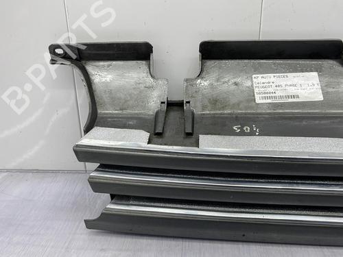 Grill Grill PEUGEOT 405 I (15B) 1.9 (109 hp) 23703255 23703255