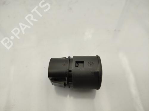 switch-renault-megane-iii-hatchback-bz01_-b3_-2008-23739201 main image