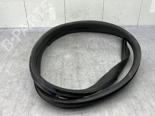 Used Rubber door seal RENAULT MEGANE IV Hatchback (B9A/M/N_) 1.5 dCi 110 (B9A3) (110 hp) 23680389