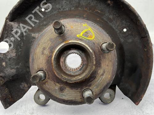 Used Right front steering knuckle Right front steering knuckle TOYOTA YARIS (_P1_) 1.0 (SCP10_, SCP10R) (68 hp) 33631077 33631077