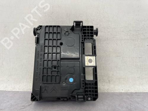 Used Fuse box Fuse box 39538974 39538974