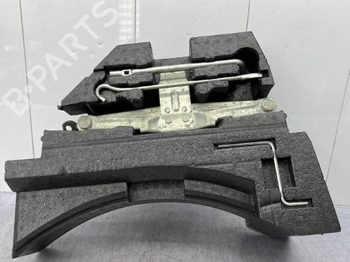 Used Jack Kit NISSAN X-TRAIL I (T30) 2.2 Di 4x4 (114 hp) 23754856